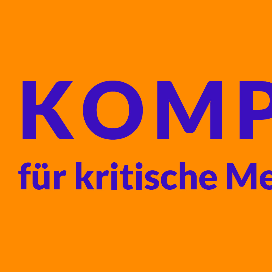 Kompass für kritische Medizin, blauer Text auf orangem Hintergrund